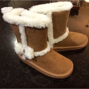 Girl's worm boot size 3